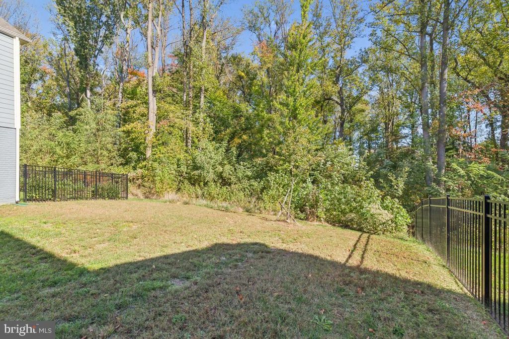 Image 39 of property listing at 17815 WOODS OVERLOOK DR, Dumfries, VA 22026