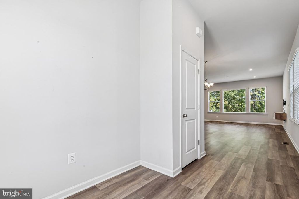 Image 4 of property listing at 17815 WOODS OVERLOOK DR, Dumfries, VA 22026