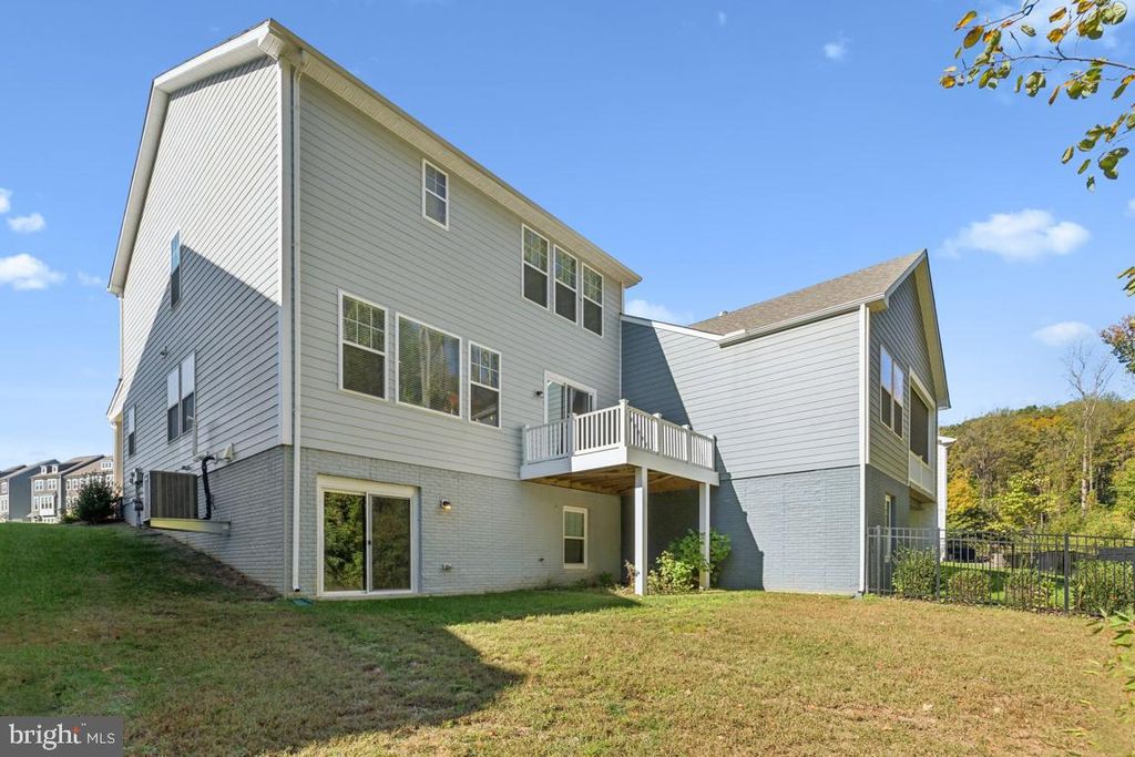 Image 40 of property listing at 17815 WOODS OVERLOOK DR, Dumfries, VA 22026
