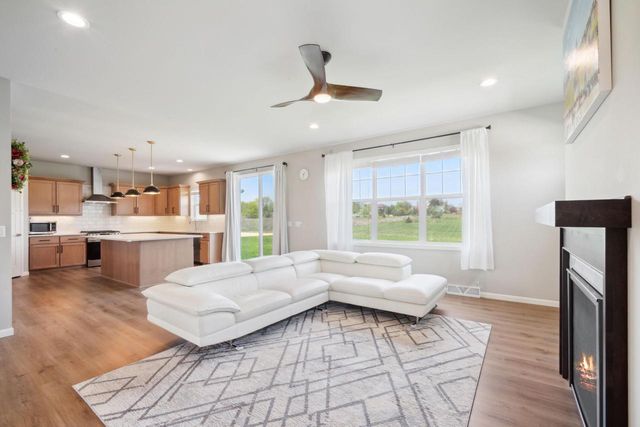 7894 W Preserve PARKWAY, Mequon, WI 53097