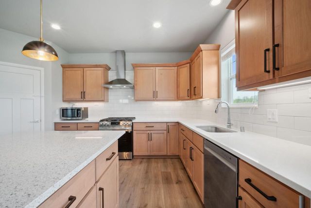 7894 W Preserve PARKWAY, Mequon, WI 53097