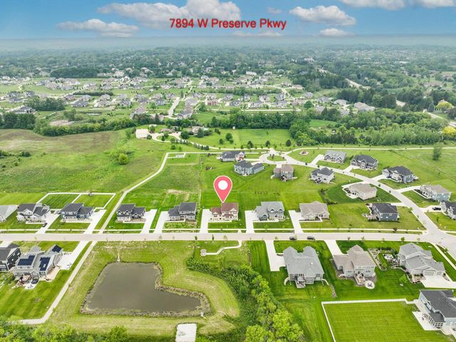 7894 W Preserve PARKWAY, Mequon, WI 53097