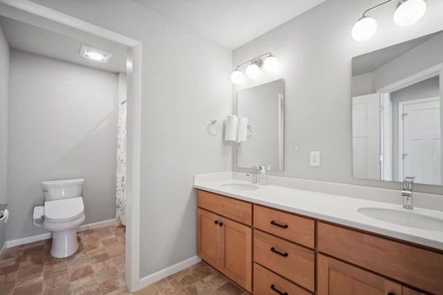 7894 W Preserve PARKWAY, Mequon, WI 53097