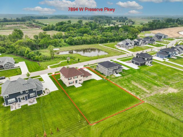 7894 W Preserve PARKWAY, Mequon, WI 53097