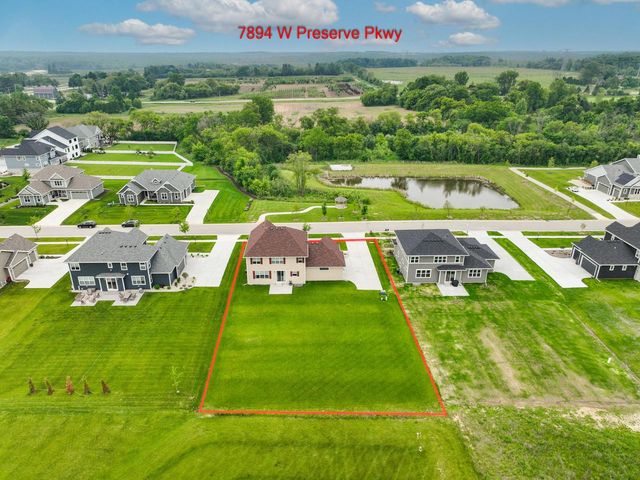 7894 W Preserve PARKWAY, Mequon, WI 53097