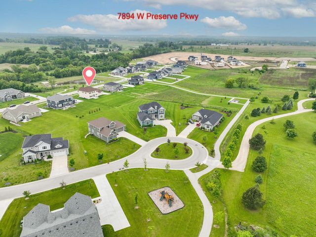 7894 W Preserve PARKWAY, Mequon, WI 53097