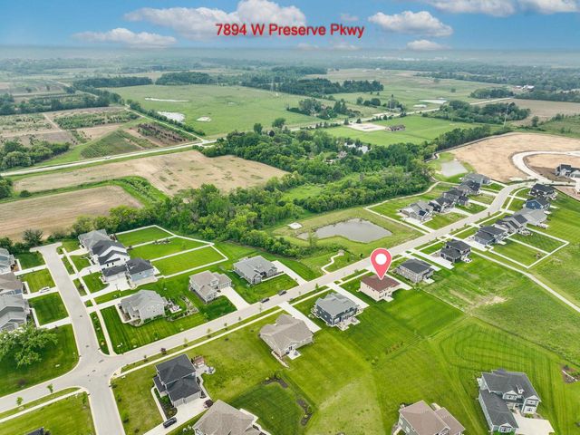 7894 W Preserve PARKWAY, Mequon, WI 53097
