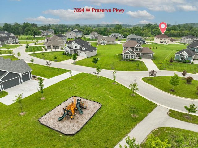 7894 W Preserve PARKWAY, Mequon, WI 53097