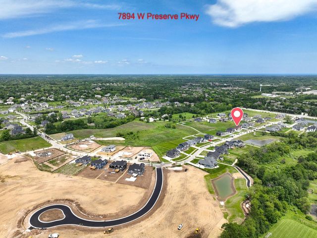 7894 W Preserve PARKWAY, Mequon, WI 53097