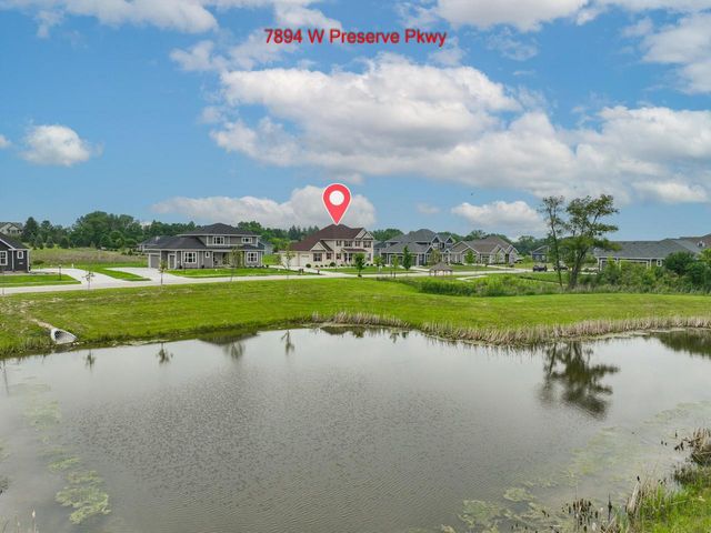 7894 W Preserve PARKWAY, Mequon, WI 53097