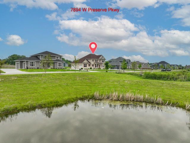 7894 W Preserve PARKWAY, Mequon, WI 53097