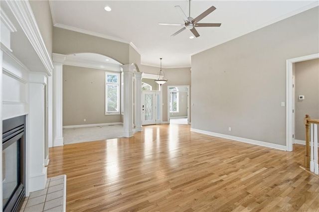 113 Teton Ridge Street, Lake Winnebago, MO 64034