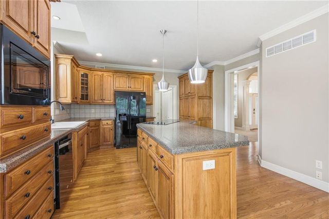 113 Teton Ridge Street, Lake Winnebago, MO 64034
