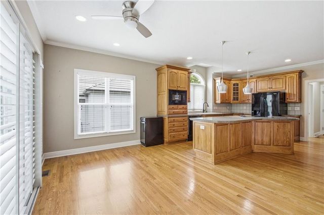 113 Teton Ridge Street, Lake Winnebago, MO 64034