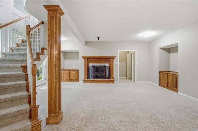 113 Teton Ridge Street, Lake Winnebago, MO 64034