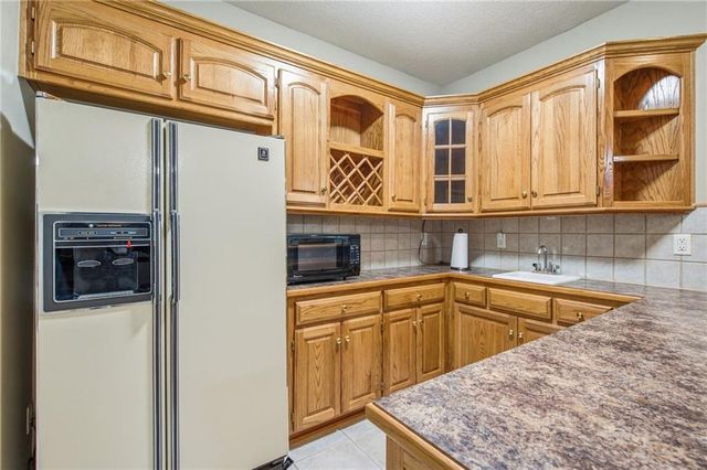 113 Teton Ridge Street, Lake Winnebago, MO 64034