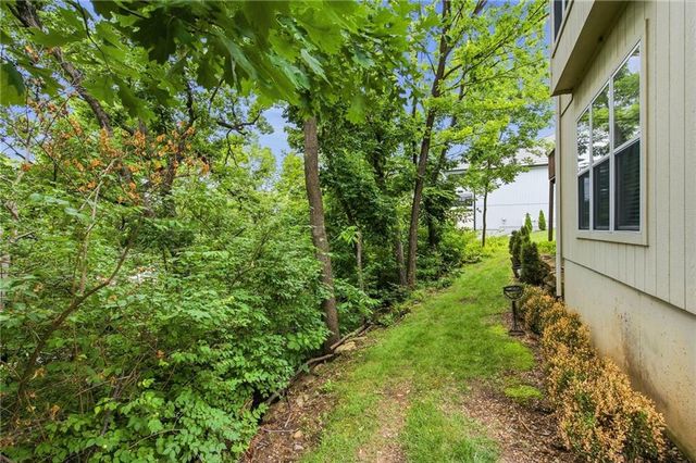 113 Teton Ridge Street, Lake Winnebago, MO 64034