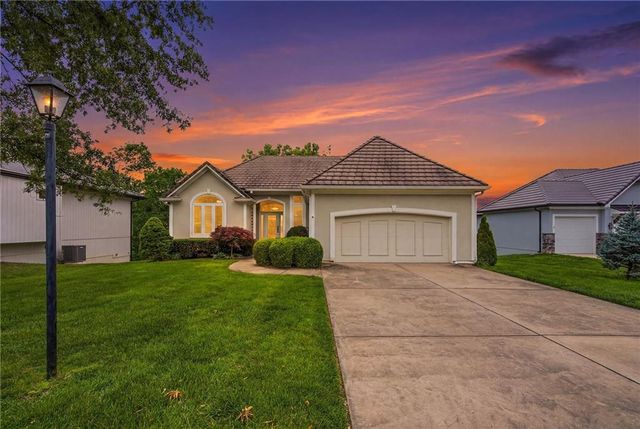 113 Teton Ridge Street, Lake Winnebago, MO 64034