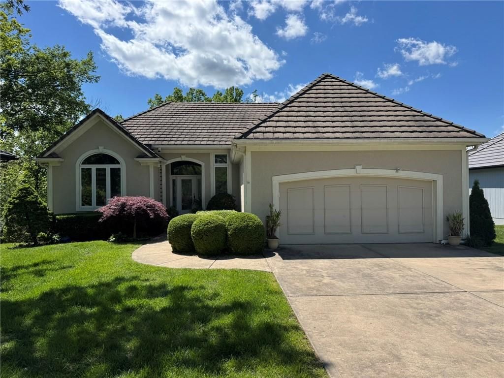 113 Teton Ridge Street, Lake Winnebago, MO 64034