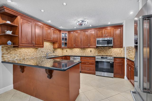 10531 NW 11TH Court, Plantation, FL 33322