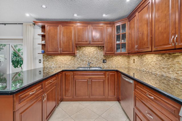 10531 NW 11TH Court, Plantation, FL 33322