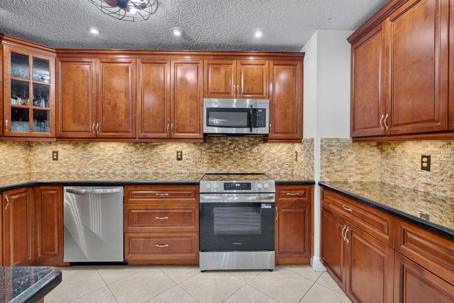 10531 NW 11TH Court, Plantation, FL 33322