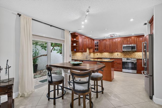 10531 NW 11TH Court, Plantation, FL 33322