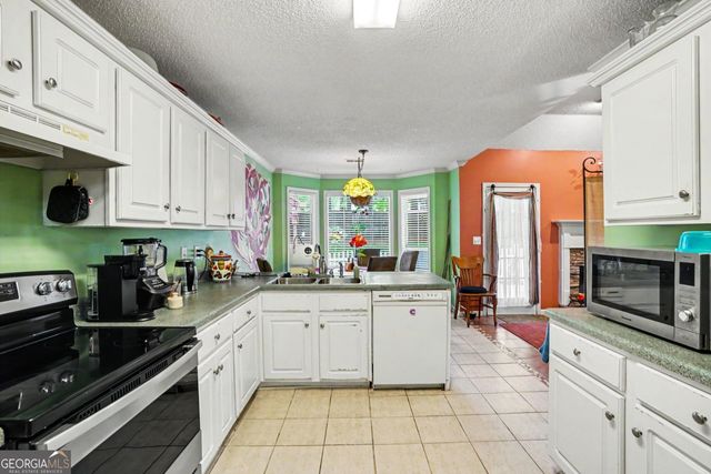 393 Victoria Lane, Stockbridge, GA 30281