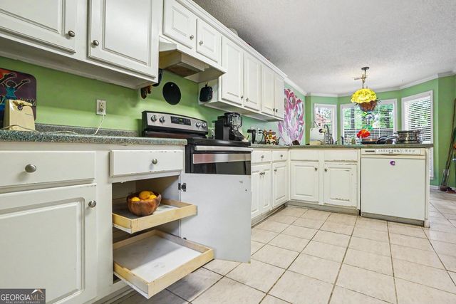 393 Victoria Lane, Stockbridge, GA 30281