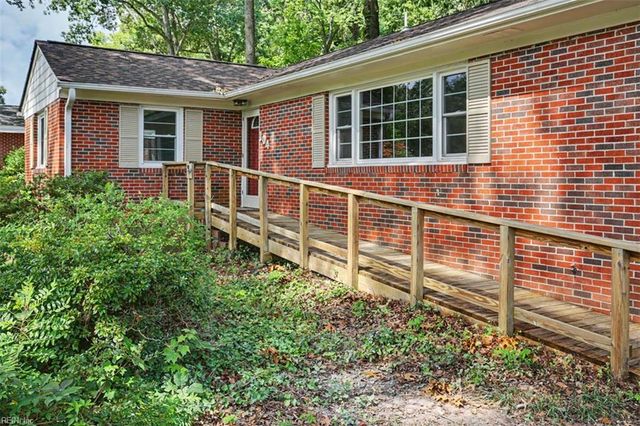 104 Bell Hill DR, Yorktown, VA 23692