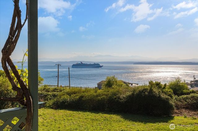 321 Windantide Place, Freeland, WA 98249