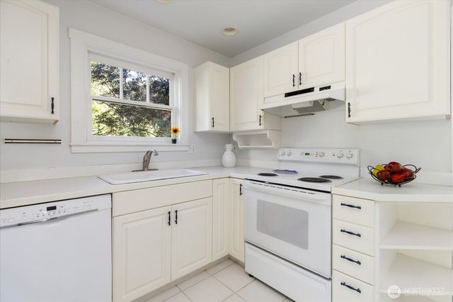 321 Windantide Place, Freeland, WA 98249