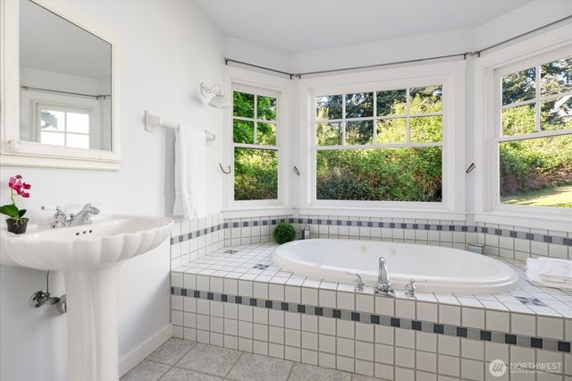 321 Windantide Place, Freeland, WA 98249