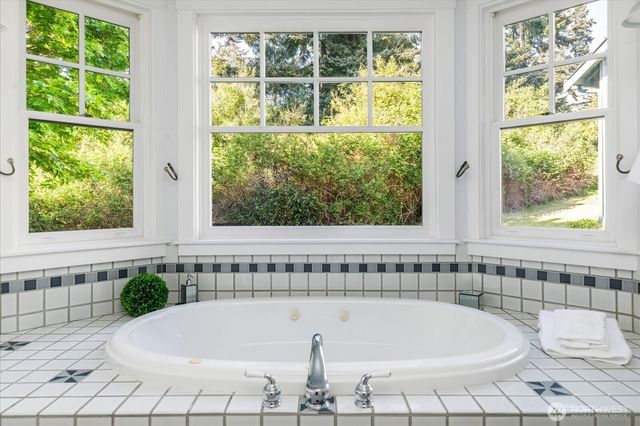 321 Windantide Place, Freeland, WA 98249