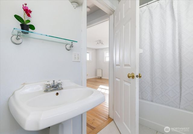 321 Windantide Place, Freeland, WA 98249