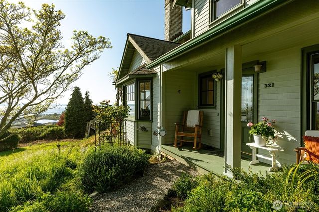 321 Windantide Place, Freeland, WA 98249