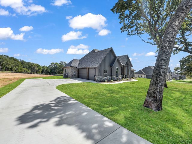1052 Arbor Vista Drive, Azle, TX 76020