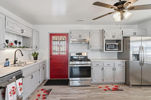 8101 San Joaquin Avenue SE, Albuquerque, NM 87108