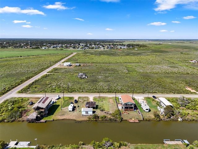 271 Atlantis Street, Sargent, TX 77414