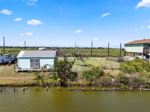 271 Atlantis Street, Sargent, TX 77414