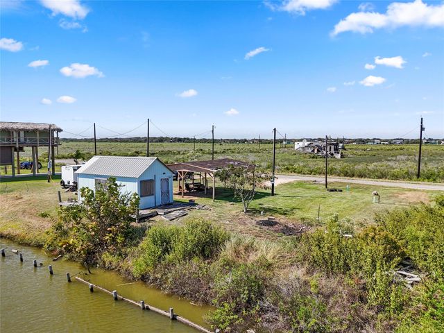 271 Atlantis Street, Sargent, TX 77414