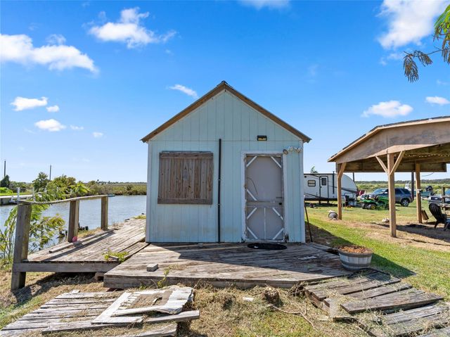 271 Atlantis Street, Sargent, TX 77414