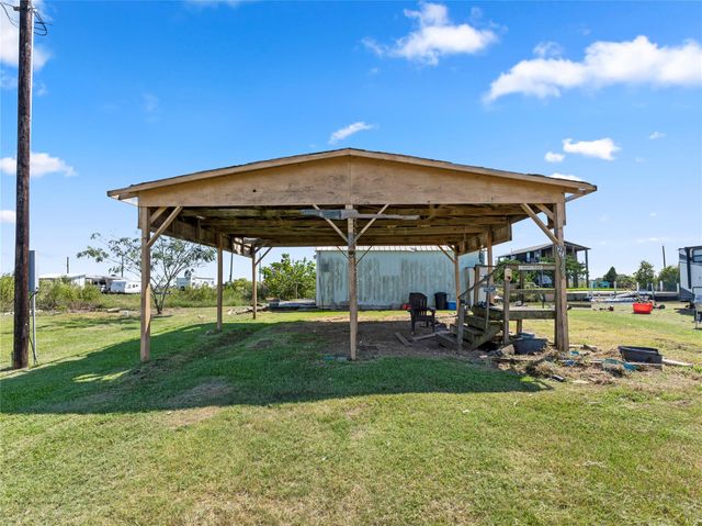271 Atlantis Street, Sargent, TX 77414