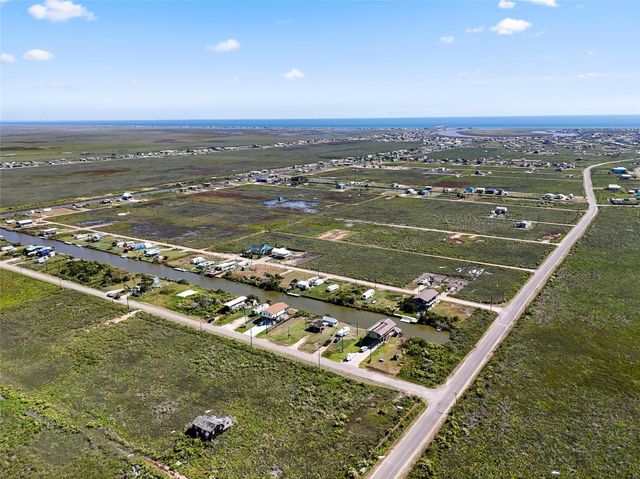 271 Atlantis Street, Sargent, TX 77414