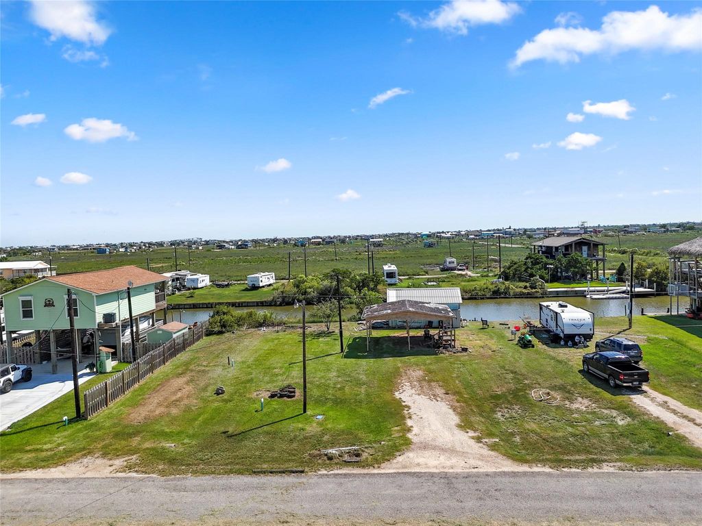 271 Atlantis Street, Sargent, TX 77414