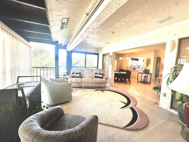 25 Pelican Pointe Drive 201, Delray Beach, FL 33483