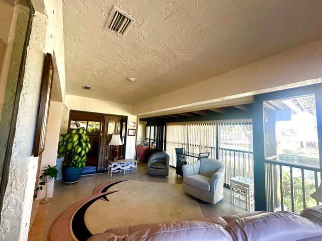 25 Pelican Pointe Drive 201, Delray Beach, FL 33483