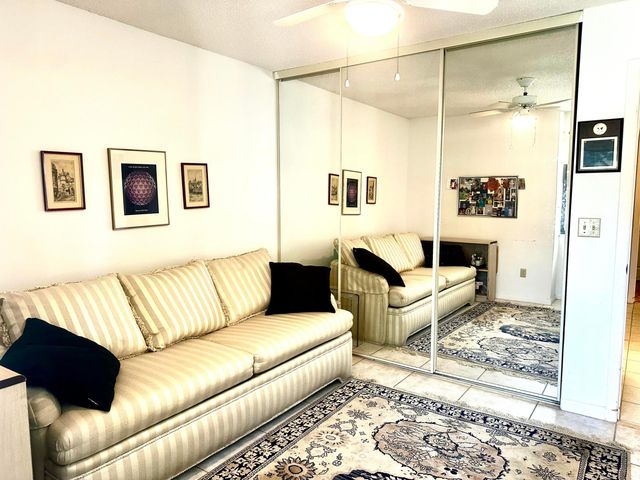 25 Pelican Pointe Drive 201, Delray Beach, FL 33483