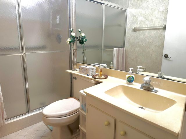 25 Pelican Pointe Drive 201, Delray Beach, FL 33483