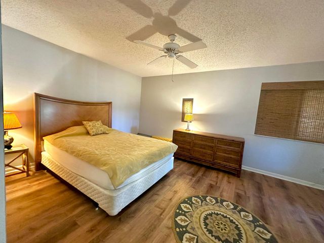 25 Pelican Pointe Drive 201, Delray Beach, FL 33483